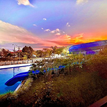 Apartamento Privado Vacacional A 5M Del Aeropuerto, 20 Minutos Del Parque Del Cafe Y Centro De Armenia Con 4 Piscinas, 3 Jacuzzi, Sauna By Molca Xperiences 3H Bagian luar foto
