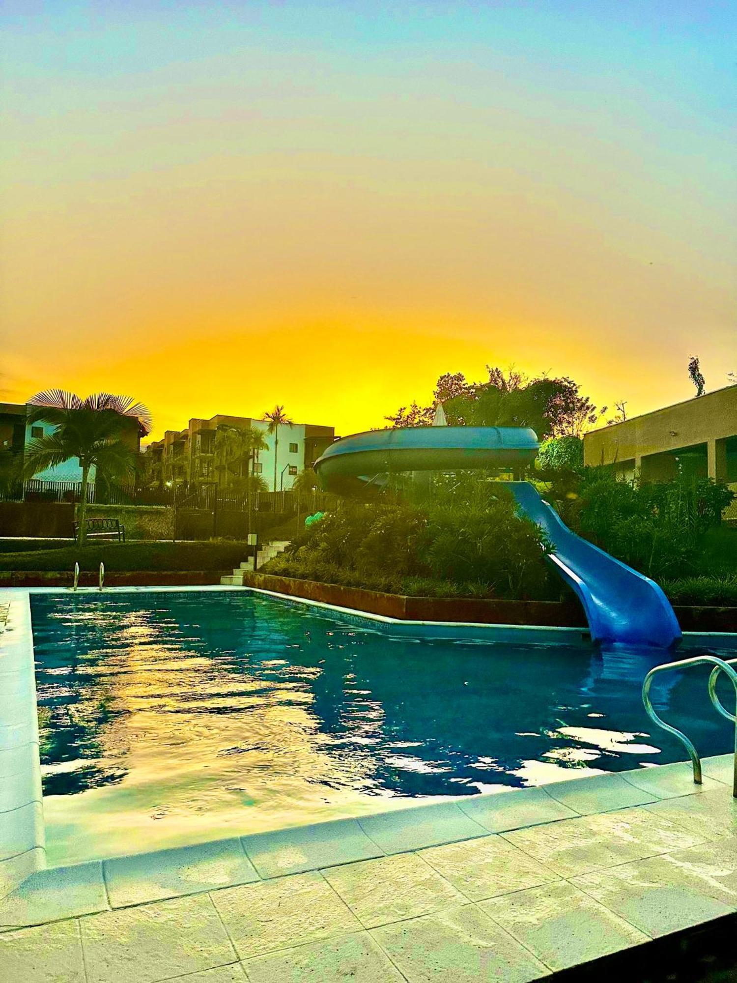 Apartamento Privado Vacacional A 5M Del Aeropuerto, 20 Minutos Del Parque Del Cafe Y Centro De Armenia Con 4 Piscinas, 3 Jacuzzi, Sauna By Molca Xperiences 3H Bagian luar foto